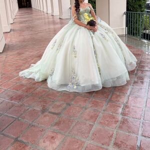 Elegant Green Quinceañera Dress with Floral Details